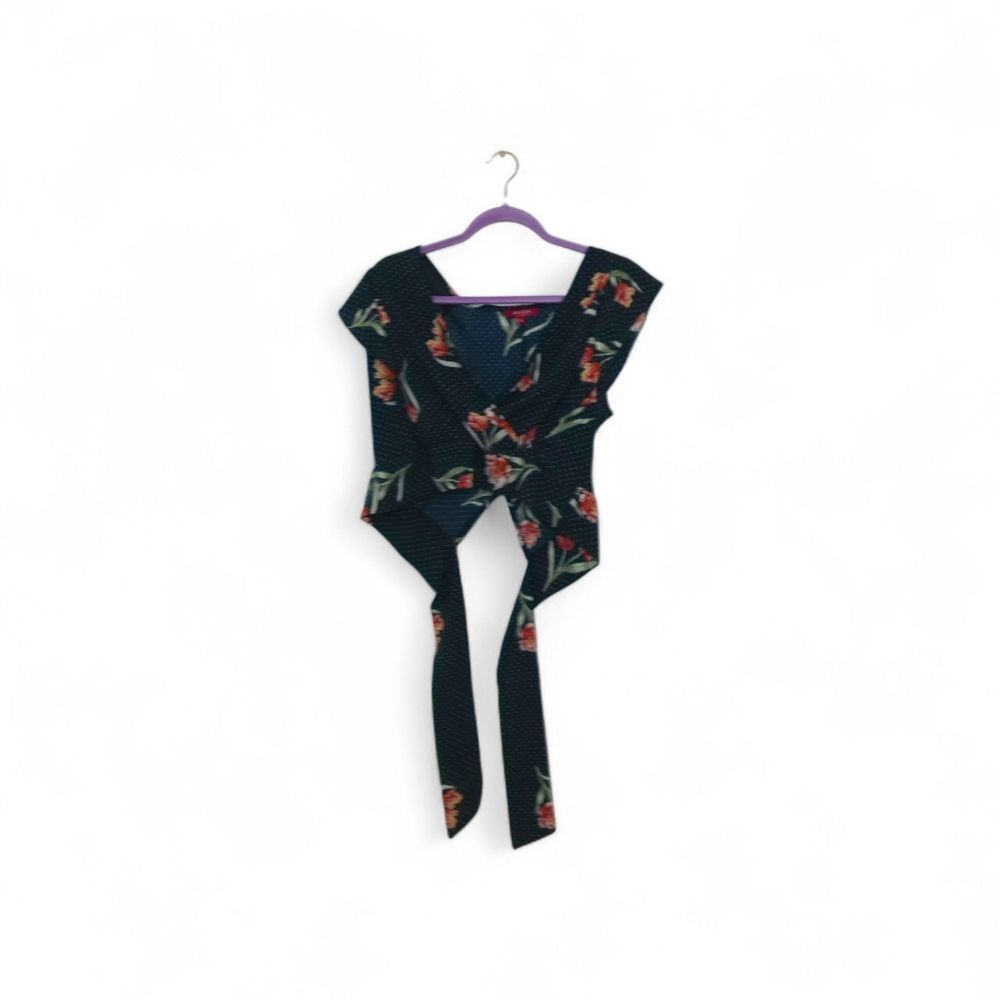 GUESS TOP